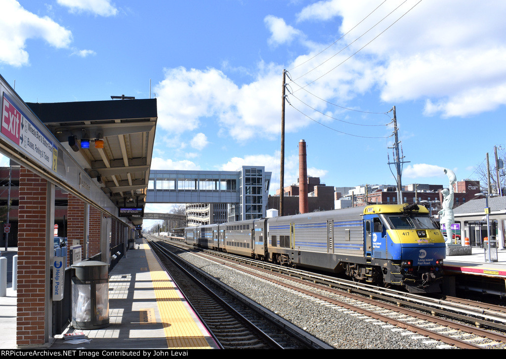 LIRR Train # 6511 at Mineola Sta